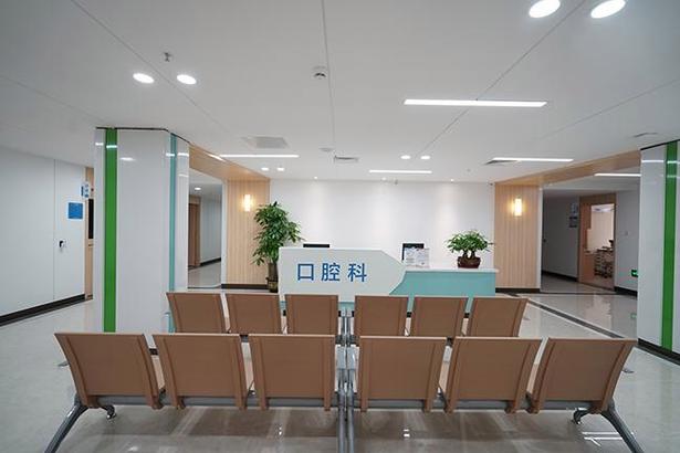 深圳做骨性龅牙矫正，这几家公立医院和专科口碑不错