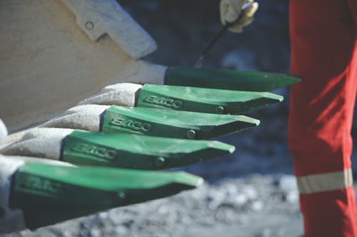 牙齿松动种植牙_牙齿松动怎么镶牙_牙齿松动是镶牙好还是种牙好