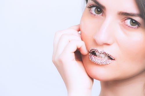 两颗门牙种植多少钱_种植门牙_种植门牙有什么坏处